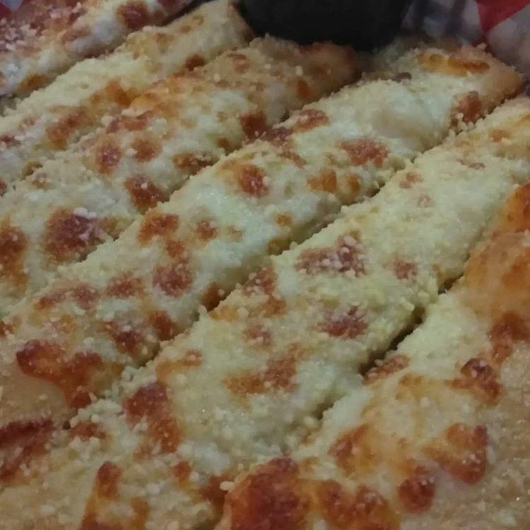 $2 cheezy bread!!
#greatdeal #eatlocal #FortWayne