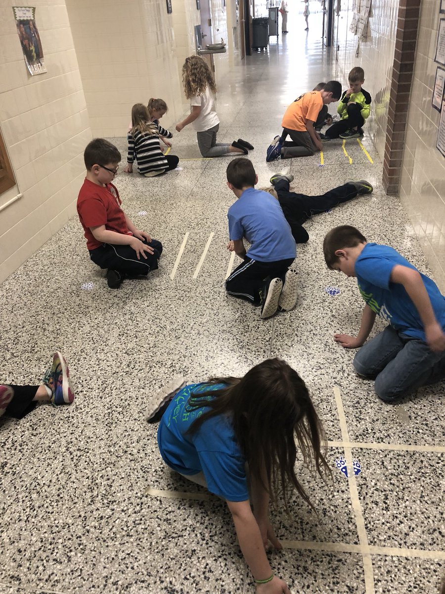 MrsElliott2nd's tweet photo. Second graders used floor tiles for fraction practice! #EastHighLeaders https://t.co/Ar2C1opuBU