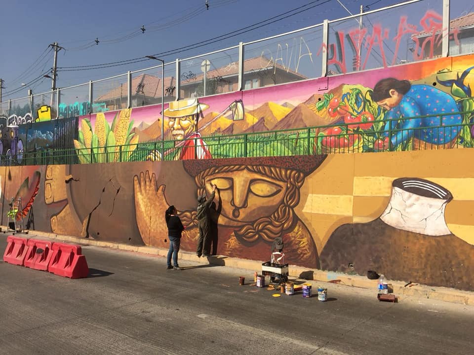 corpo_quilicura's tweet photo. [AVANCE] Queda poquito... muy poquito 🤗

¿Viste como ha avanzado el Mural de #LoMarcoleta? 😃

Orgullosos de nuestros 10 artistas quilicuranos, voluntarios y "Mono" González que están realizando el muro más grande de Chile 👏👏👏

#MuralQuilicura #MuralLoMarcoleta #Quilicura https://t.co/3ITu856iQn