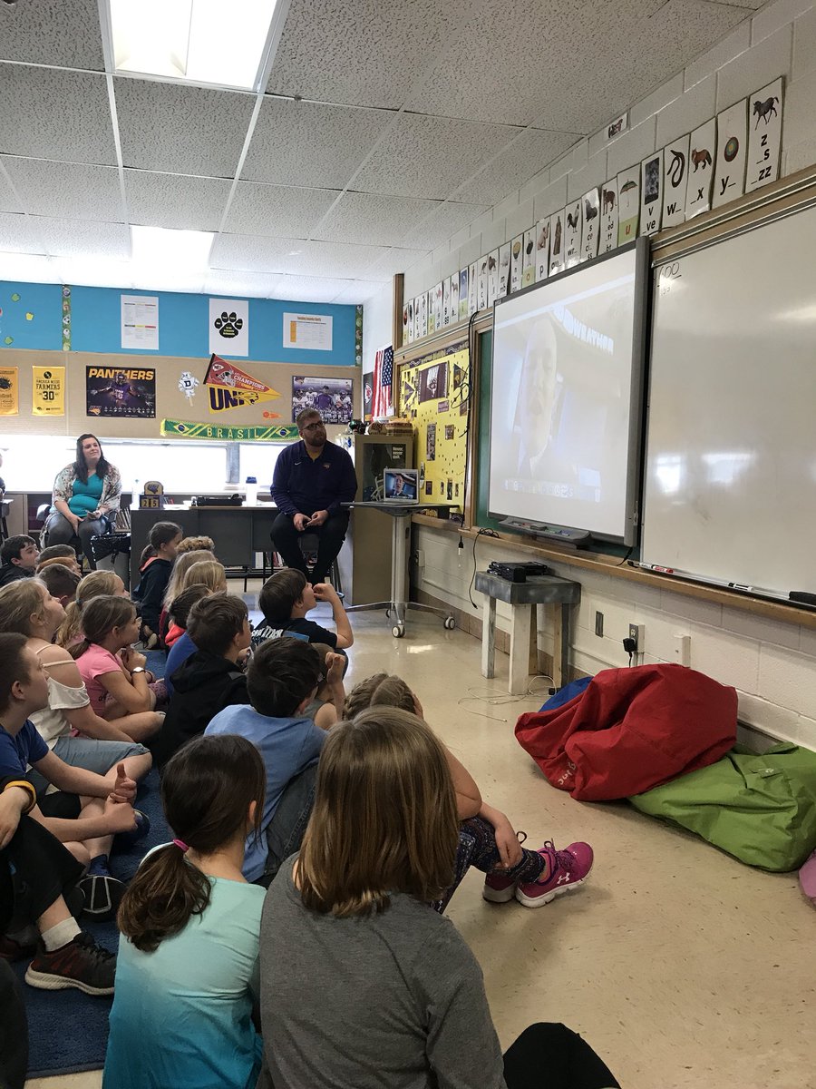 MrsChristianNS's tweet photo. Today we got to learn about weather behind the scenes with @BrettMcWx! Thanks for taking time to Skype with our #NStarPride third graders! #KCSDPride @WHOWeather https://t.co/5qsBUM2f8z