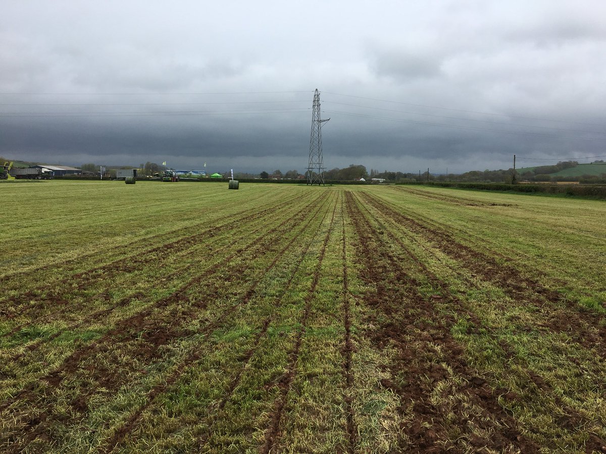 Tomgodwin1988's tweet photo. Tyre pressures can make the world of difference with multiple benefits - saving money, #soilhealth & much more. As @TrelleborgAgri we were thrilled to be asked to demo the #Fendt #VarioGrip with #IFtechnology by @CompassTractors at their demo day. Thank you for the invite. https://t.co/jq4KgGLQXD