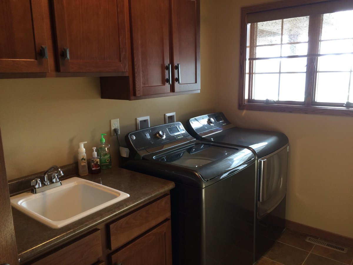 DeanStelling's tweet image. Convenient main-floor laundry room &amp;amp; wash-up station with cupboard storage at this modern home in NW Norfolk, NE - Call/Text today!
#deanstellingrealtor #homesforsale #mainfloorlaundry #norfolknebraska
Dean Stelling/Realtor (402) 640-8632
Norfolk Area Home Realty (402) 371-1012