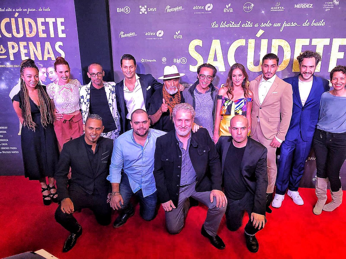 emmanuelorenday's tweet photo. Sacúdete las penas !! Este viernes solo en cines 
Vamos !!
Ayer en la premier de #SacudeteLasPenas
 Gracias por tanto amor, gracias a los míos por estar ahí y gracias a todos por que pepe frituras triunfó 🕺🏽 Gracias universo, gracias a todos ! 
  @videocine  
Solo en cines 🎥✨ https://t.co/aGNsZExMTu
