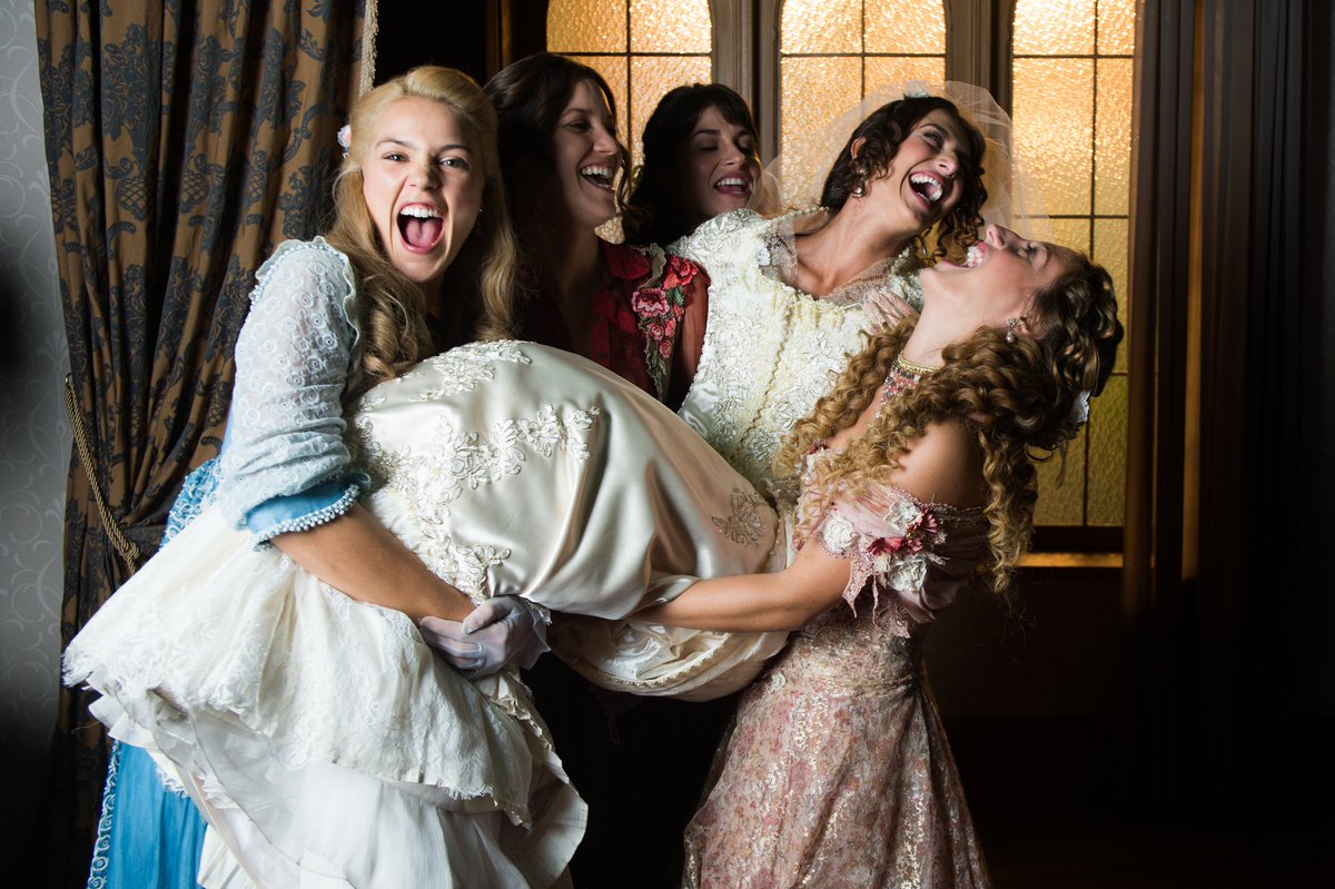 tvglobo's tweet image. E assim surgiu o #diadanoiva! 👰💚 #OrgulhoEPaixão