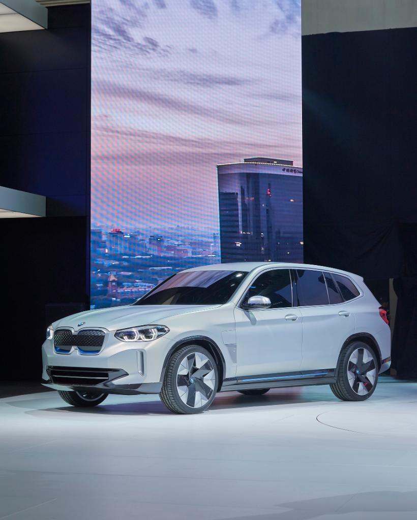 BMW tweet media