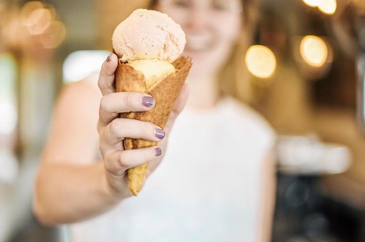 One scoop of Strawberry Balsamic and one scoop of Cinnamon Roll - it’s basically summer in a cone. ☀️🍓
