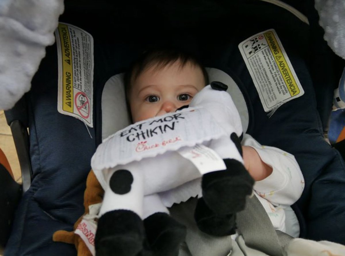 cfagrapevine's tweet photo. Happy #humpday from our littlest 'raving fans' :) 

#chickfial #kids #fun https://t.co/YZRE9Y2FW2