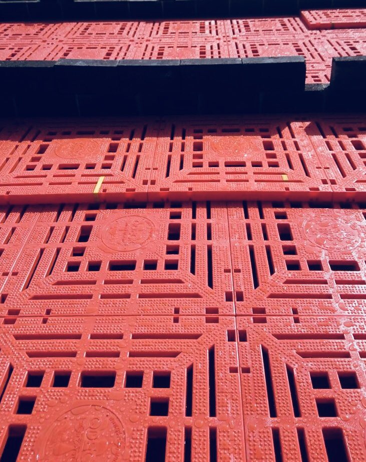QdeckSystems's tweet photo. Come rain or shine (of which today there was plenty of both), QDeck is proud to be involved with @homesbystrata Eckington development - Belong. #QDeck #StrataHomes #Eckington #Belong https://t.co/qLOwyULPiI