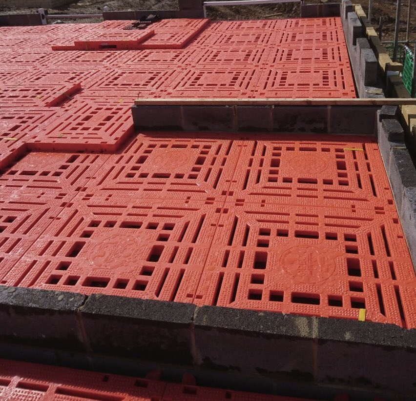 QdeckSystems's tweet photo. Come rain or shine (of which today there was plenty of both), QDeck is proud to be involved with @homesbystrata Eckington development - Belong. #QDeck #StrataHomes #Eckington #Belong https://t.co/qLOwyULPiI