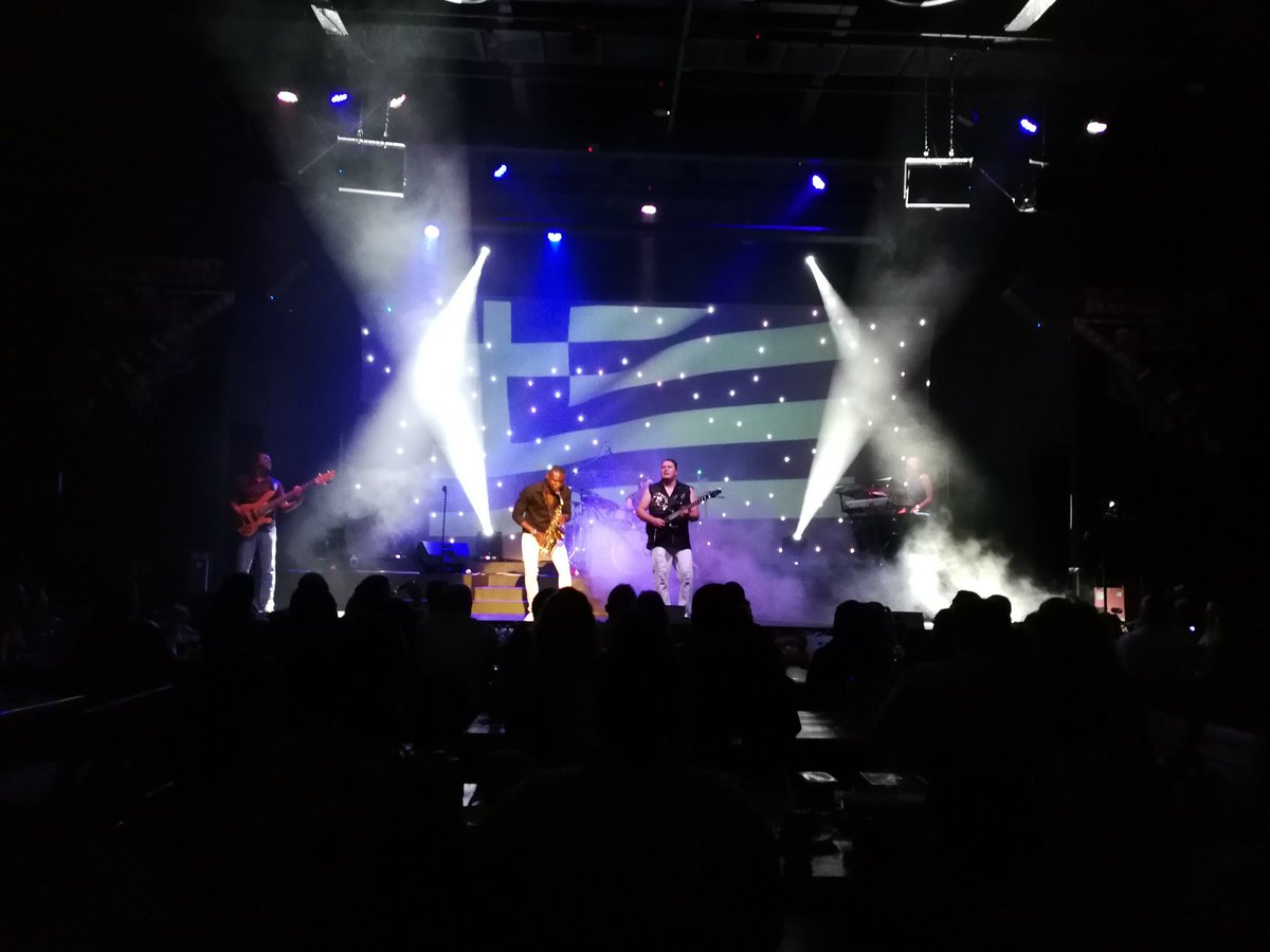 morivian's tweet photo. What an awesome night, feeling the vide @SilverstarZA  #silverstar https://t.co/h6LwutJhWc