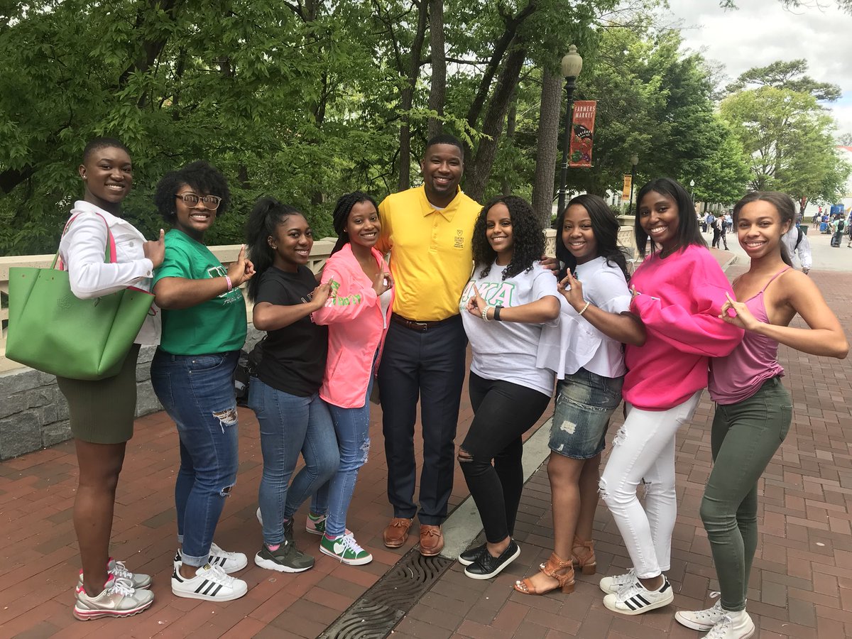 DrArthurDoctor's tweet photo. Ran into Emory’s newest AKAs during lunch! #EmoryNPHC #EmoryGreeks https://t.co/ryc3OiOuM0
