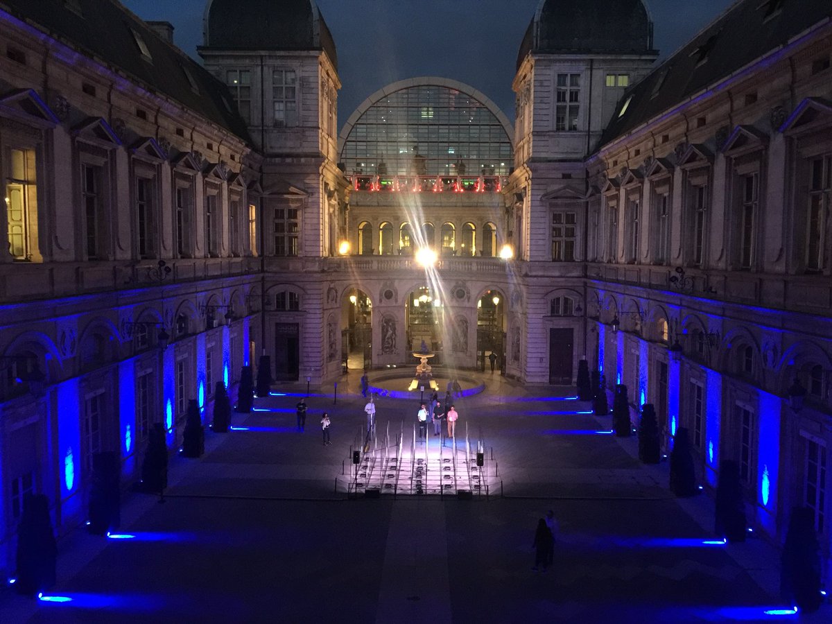 OnlyLyon's tweet image. Installées dans les salons et la cour de l&apos;Hôtel de Ville de la @villedelyon, en partenariat avec les équipes artistiques @FeteLumieres, deux créations art et numérique à découvrir pendant la soirée #TheWebConf !