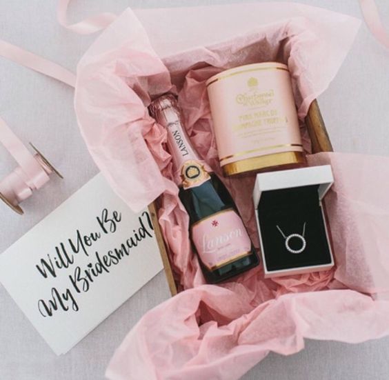 Any ideas as to how to POP the question to your Bridesmaids? How about these cute little boxes? #henorstaghour #bridesmaidpropsoal #henparty