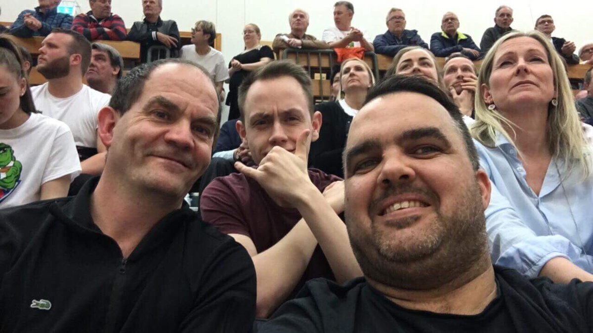 Það styttist í Pepsi deildina og við hitum upp með að styðja vini okkar í Tindastól!! Bikarinn á Krókinn! #Dominos365