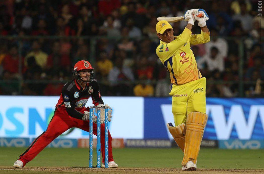 i_faiz7's tweet photo. Dhoni finishes off in style. a magnificent strike into the crowd. And it's the Chennai captain who is absolutely magnificent... #ChennaiIPL #CSKvsRCB #MSDhoni @msdhoni @imVkohli @RayuduAmbati @ChennaiIPL @DJBravo47 @ImRaina @ABdeVilliers17 https://t.co/HSbuGO3jdm