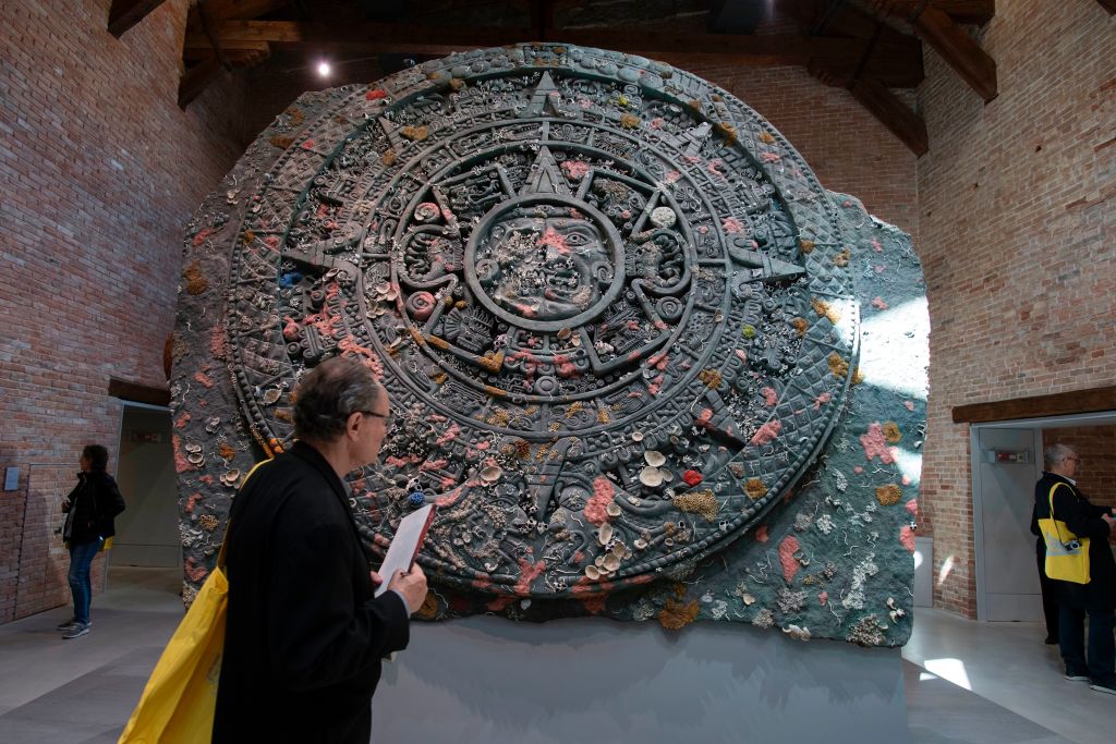 altaeditionsart's tweet photo. #DamienHirst 's new exhibition “Treasures from the Wreck of the Unbelievable,” is  is a labyrinthine concoction bringing together stories, objects, film, and photographs. The exhibition is showing at both of the Pinault Foundation’s spaces in #Venice. https://t.co/jSGkPbuKGB https://t.co/f8GLraeXgZ