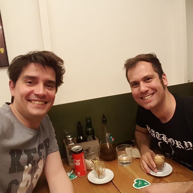 lexrodba's tweet photo. Dinar d'amics in & out of business #friends #Barcelona #pizza #lunchbreak #startups #entrepreneurship #startupsbcn #tiendeo #marsbased #postureostartup https://t.co/Dv7o0r4gKU https://t.co/PPTF8AjhBY