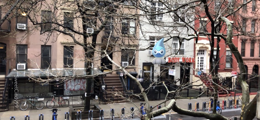 atmosDotNYC's tweet image. Rainy day nyc raids and a castform. #PokemonGo #ARPlus #ARPlusMode