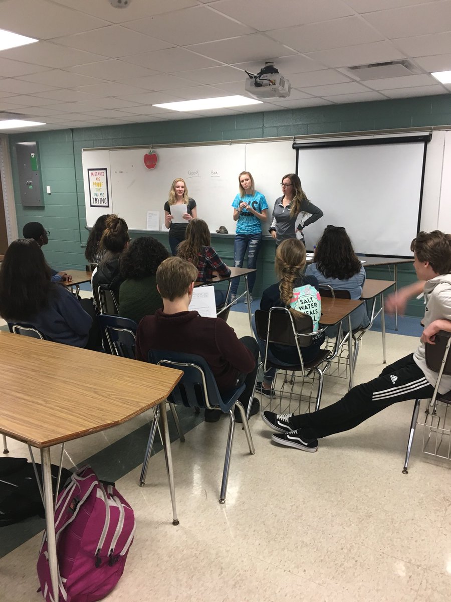 Rebelmentors's tweet photo. Learning how to write and teach a lesson for Rebel Grow classroom #StudentsTeachingStudents #studentleaders #minilesson #discussion #SouthHSpointsofpride @SOUTH_Principal https://t.co/y4L0QpbfFw