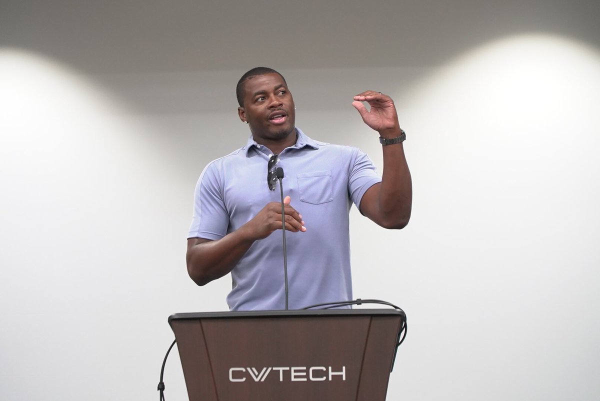 cv_tech's tweet photo. Thank you Desmond Mason for speaking to our students about your basketball and art careers! #SeeMeAtCV https://t.co/gwDOgch6xz