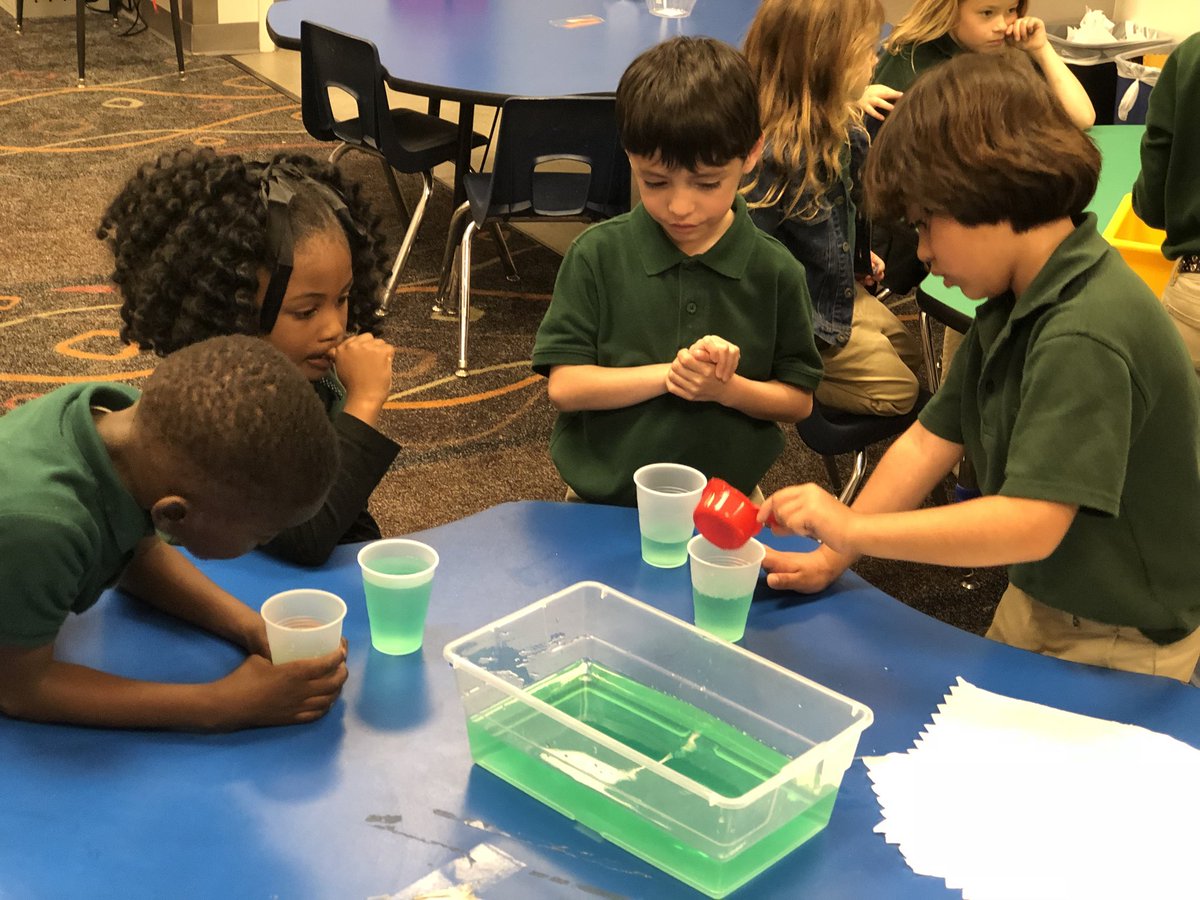 sandrigm3's tweet photo. Measuring Capacity. #math #handson #kindergartenrocks💜 #Staycommited #bethechange @LegacyPCADFW https://t.co/ez1DAbZVnZ