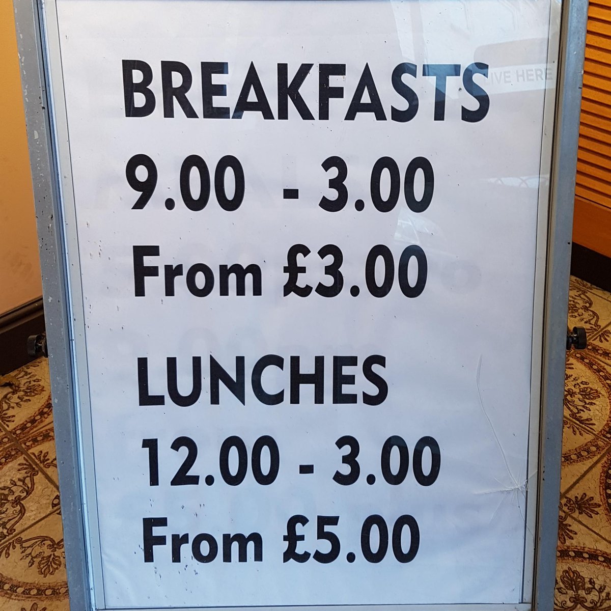 regal_kings's tweet photo. We serve breakfast, lunch and dinner if you are in town. Serving food til 3pm Sunday-Thursday and til 9pm Friday-Saturday - come and join us! #besociallocally #kingsbridge #devonhour https://t.co/H0Jdbj2huz