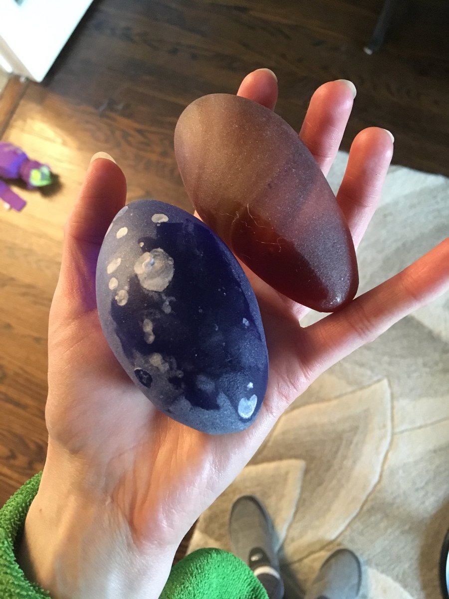 unknownsole1's tweet photo. Dragon eggs??!?

#writerslife #shouldbewriting #workinginstead #whatisthis #working #canadianwriter https://t.co/Hd7ax0N4Ab