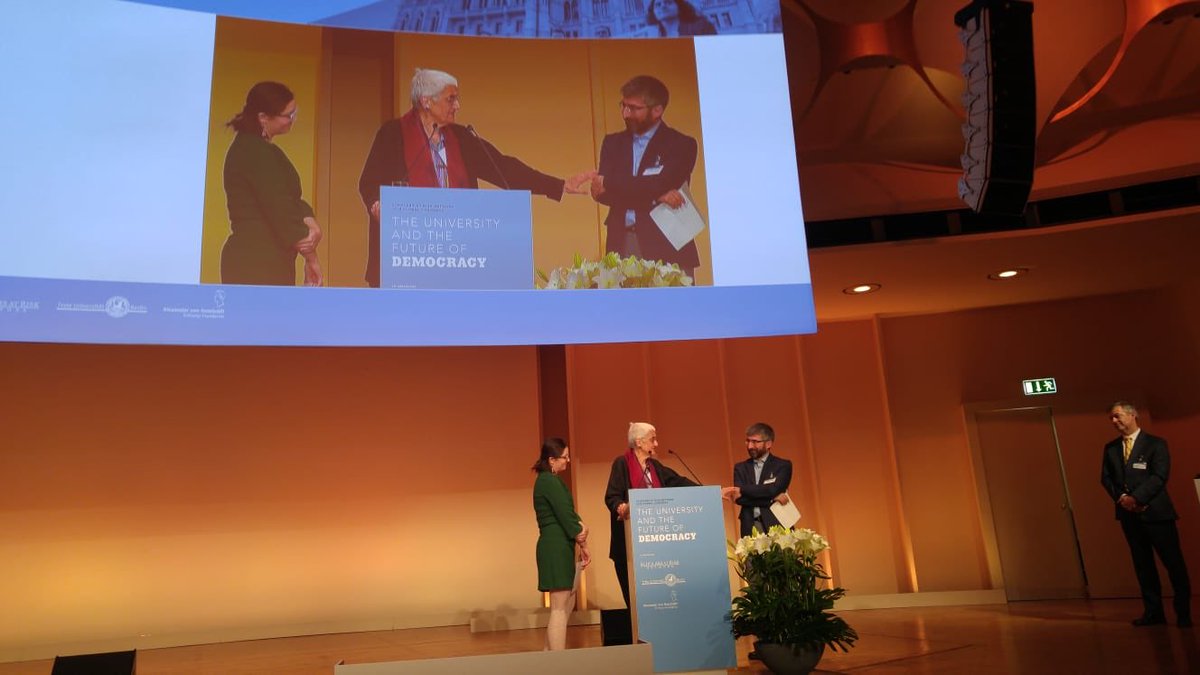WfF_Deutschland's tweet photo. #SARCongress bu yıl @BarisAkademik i olağanüstü şartlarda örgütlediği ve yürüttüğü dayanışmadan ötürü #CouragetoThink ödülüne layık gördü. Barış ve demokrasi mücadelemizi sürdüreceğiz! https://t.co/lcAoV1CIR5