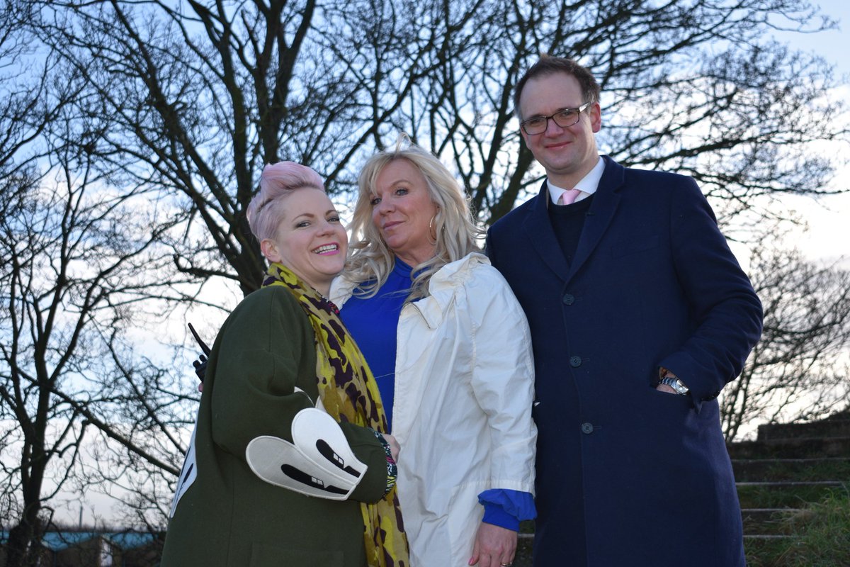 1hale's tweet photo. #HellYeah #GetInThere just started watching today's episode of #FlippingProfit and it's my friend Linda Lambert (@LindaTVDealer) alongside Charles Hanson (@HansonsAuctions) and Zoë Pocock (@zoepocock/@mucknbrass) today. Let's hope #TeamLinda #TeamTrader wins today. 🌹 🌷 💐 🍀 https://t.co/CpaypeFkPy