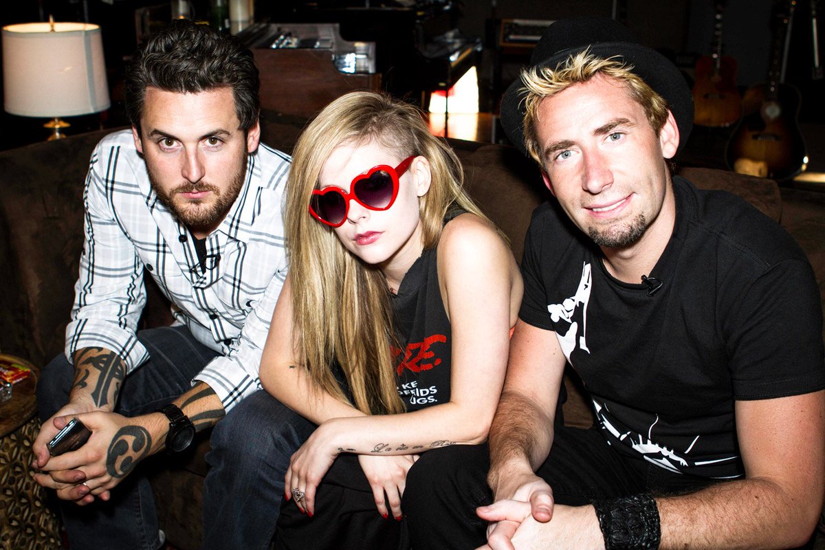 AvrilLavigne_AZ's tweet photo. EXCLUSIVE💣 #avril #avrillavigne #avrillife #lbs #littleblackstar #iloveavril #littleblackstars #avrilthrowback #avrilthrowbacks #avrilromanalavigne #rockstar #thebestdamnthing #undermyskin #letgo #smile #nobodyshome #sk8erboi #complicated #al6 https://t.co/jjb63C0ZEM