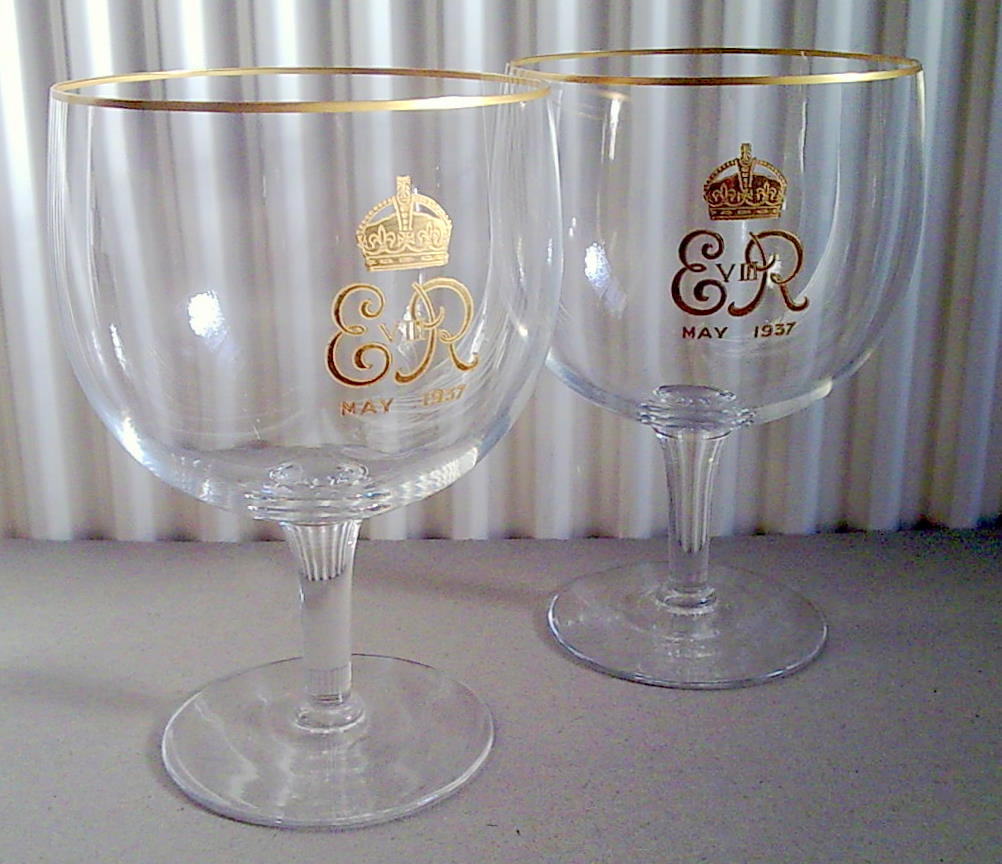 retonthenet's tweet photo. Vintage Glass - Rare Large Pair of Over-sized Drinking Glasses Webb Corbett Edward VIII Coronation May 1937 Royal Commemorative https://t.co/BBSEN12N4R
#WebbCorbett #EdwardVIII #Royal https://t.co/hA9SQshgjN