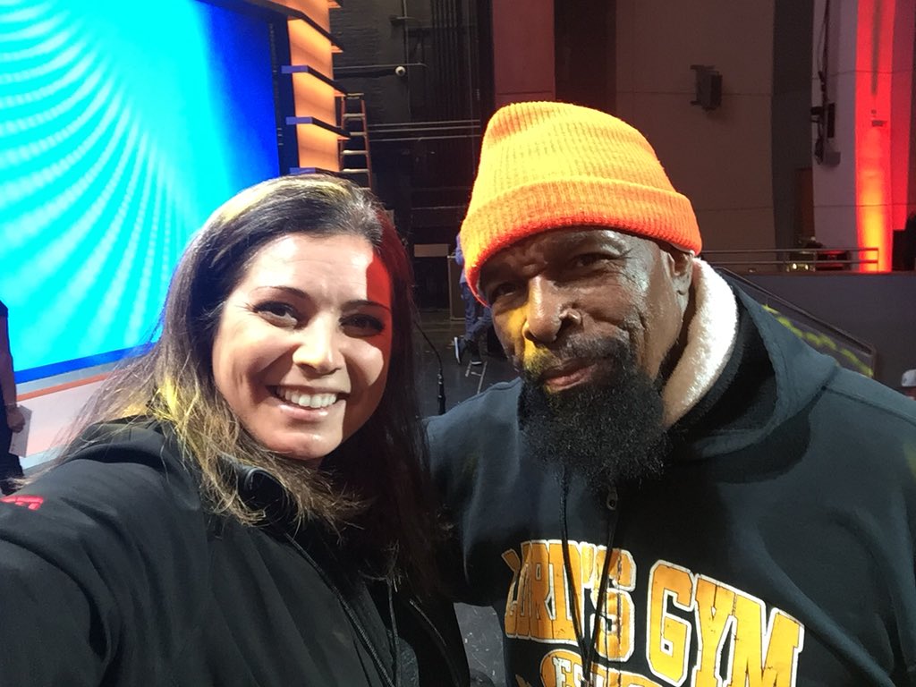 Cameragirl11's tweet photo. Bucket list item: Meet @MrT Checked off! #lifelonghero #teamusaawards #kindestmanEVER #Pitythefool #iloveitwhenaplancomestogether https://t.co/yu34GpIzEn
