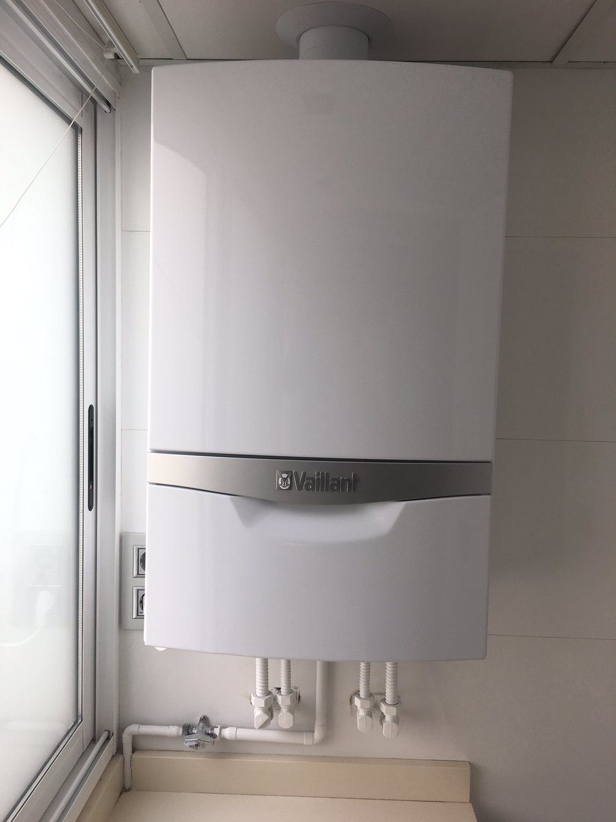InstNavarroHnos's tweet photo. Nueva @Vaillant_es #EcotecPlus246 #CalorMatic instalada en Valencia #InstalacionesVaillant #descubreTuCalderaPerfecta #ConfortparamiHogar https://t.co/Q9o0JkoQOo