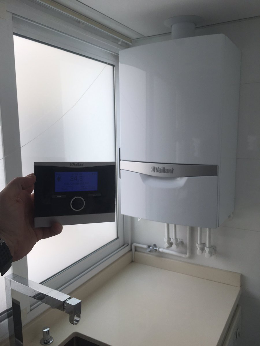 InstNavarroHnos's tweet photo. Nueva @Vaillant_es #EcotecPlus246 #CalorMatic instalada en Valencia #InstalacionesVaillant #descubreTuCalderaPerfecta #ConfortparamiHogar https://t.co/Q9o0JkoQOo