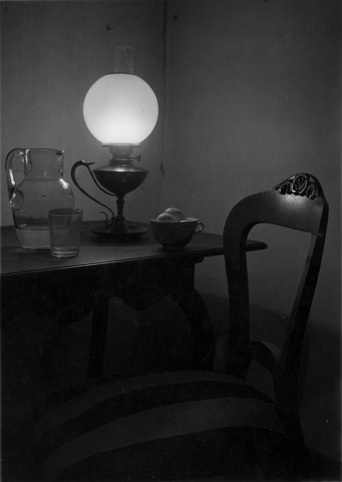 Skiperskikh_Al's tweet photo. Empty chair by Josef Sudek #photo #style #vintage #Sudek #Czech https://t.co/3kJxJJpYVX