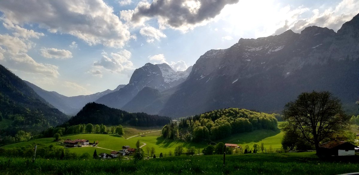 scottboardmusic's tweet photo. Simply beautiful Germany♡♡
#lostingermany https://t.co/scQQXgL9nr
