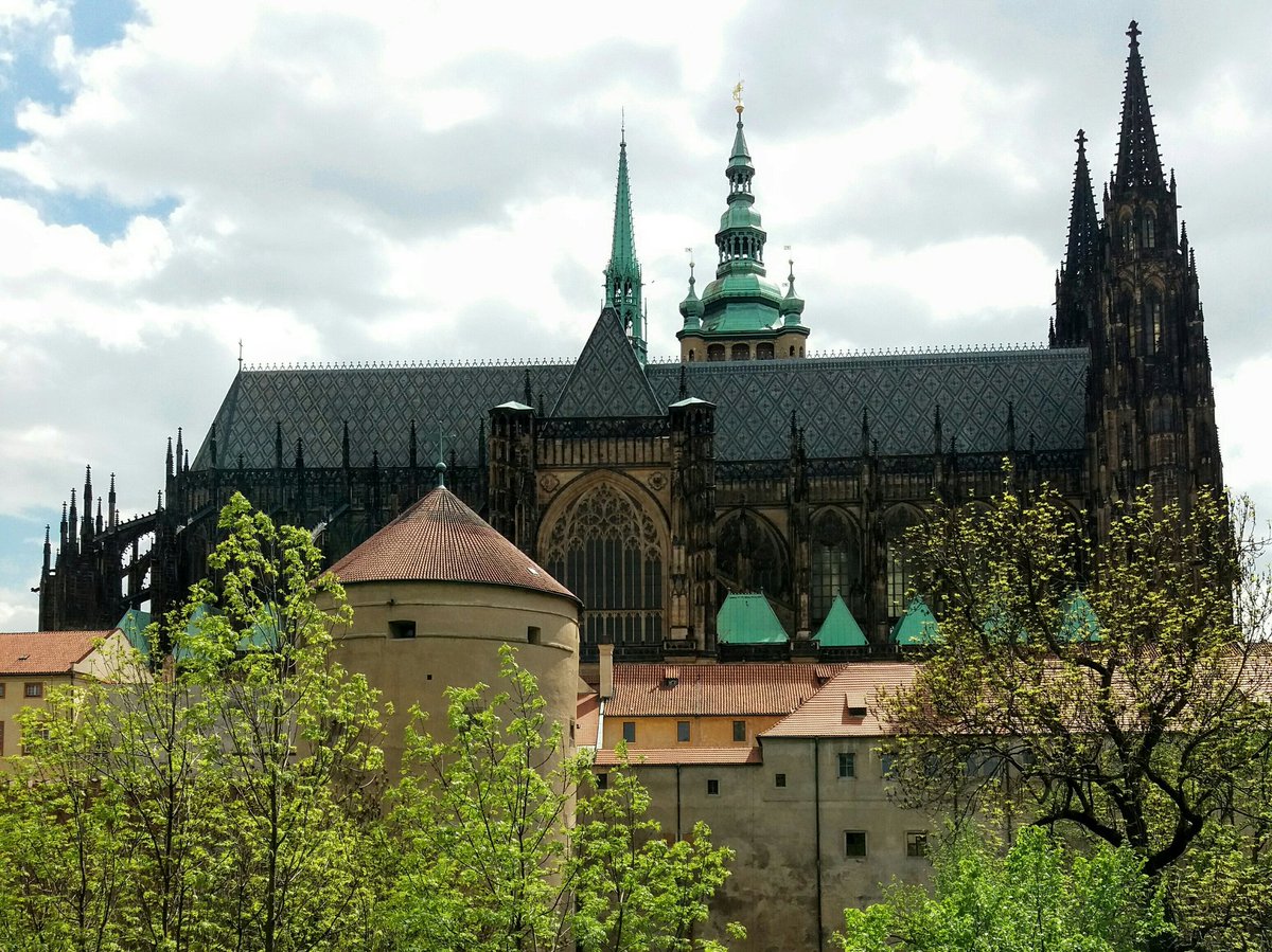 borninPrague's tweet photo. It took nearly 600 years to build #StVitusCathedral #Veitsdom #SvatyVit #katedrala #Gothic #founded1344 #MatthiasofArras #PeterParler #finished1929 #GothicRevival #JosefMocker #KamilHilbert #Prazskyhrad #PragueCastle #PragerBurg #Praha #Prague #Prag #visitCZ #visitCzechRepublic https://t.co/AXKyS5VFwr