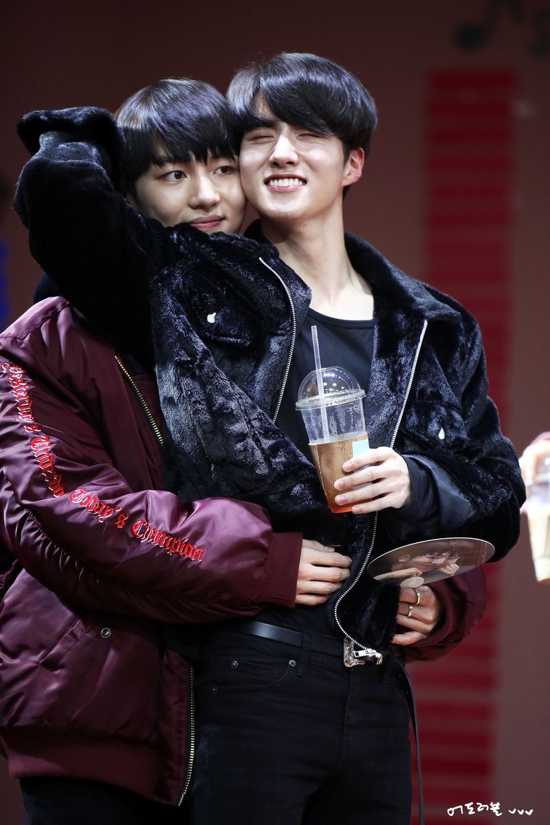 itzjustalice's tweet photo. am I the only one who thinks about this a lot?
#yeoone #kino #pentagon #changgu #hyunggu #kinone #2gu https://t.co/597FnG7044