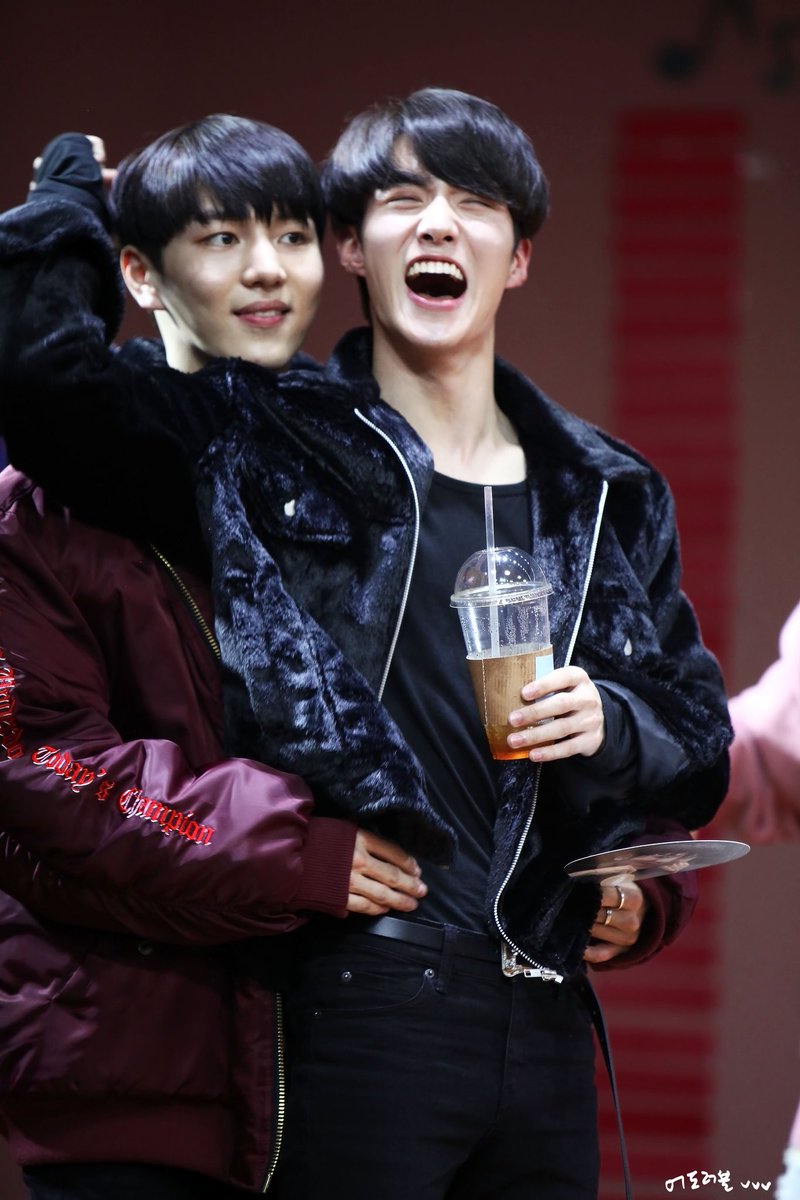 itzjustalice's tweet photo. am I the only one who thinks about this a lot?
#yeoone #kino #pentagon #changgu #hyunggu #kinone #2gu https://t.co/597FnG7044