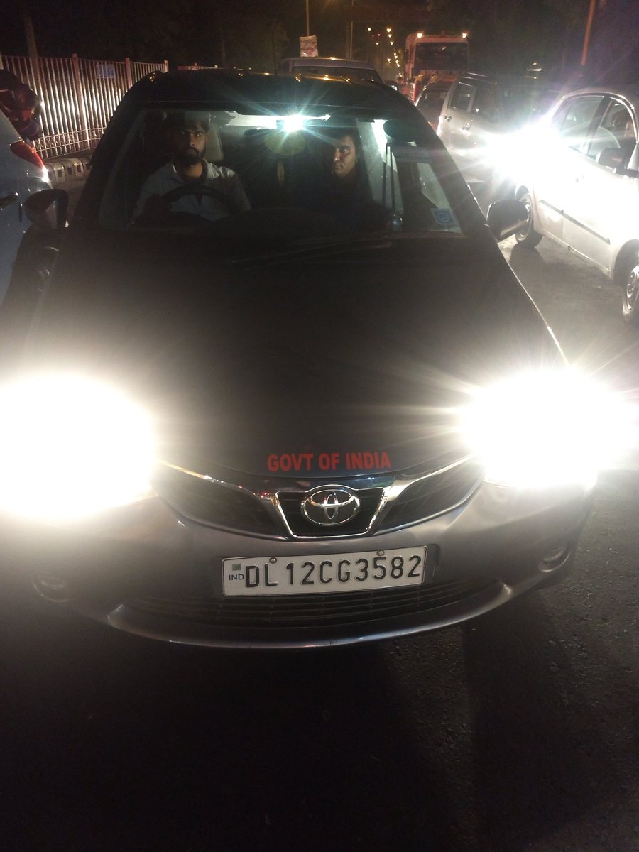 helpAndWelfareA's tweet photo. @CPDelhi @DelhiPolice @dtptraffic @rajnathsingh @rashtrapatibhvn @SushmaSwaraj @LtGovDelhi @DCPSEastDelhi @DCPNWestDelhi @DCPSEastDelhi @DcpNorthDelhi @DCPSouthDelhi @DCPNewDelhi @DcpNorthDelhi https://t.co/eZLZC7LrgR