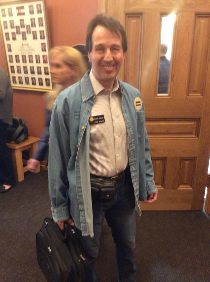 CCASAColorado's tweet photo. Thank you Senator @DanielKagan for wearing denim today in support of survivors. We hope you will also support survivors by voting yes on #HB1391 today. #codenimday #copolitics #coleg #cosenate #supportsurvivors https://t.co/dN9sGtvPeW