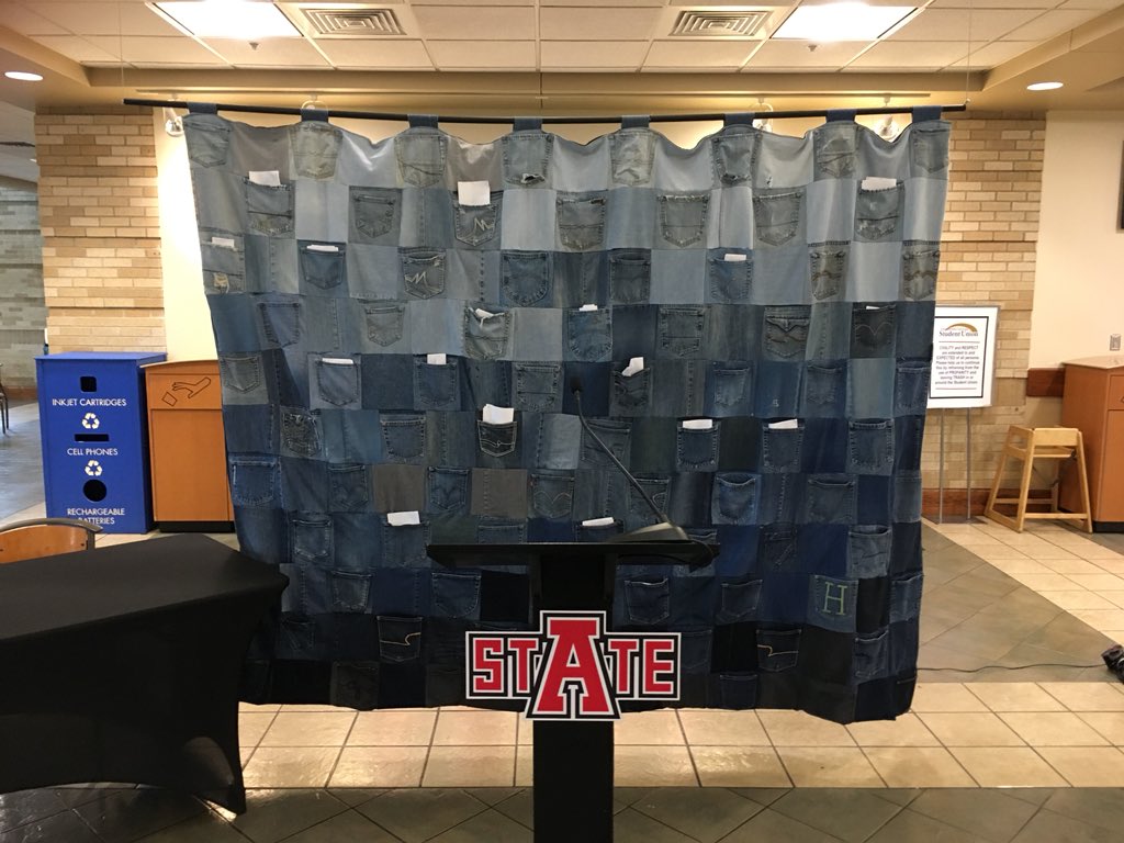 ArkansasState's tweet photo. Donโt forget about our #DenimDay gathering at 3 p.m. at the Reng Student Union Food Court. #WolvesUp #PackPact https://t.co/0rITjpoRNh