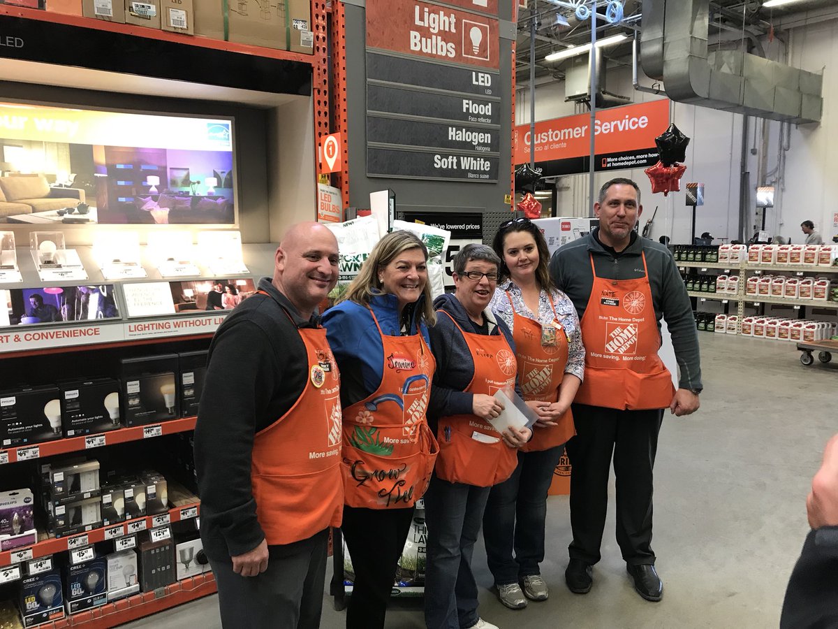 Saved the best for last! J/K, all the stores looked amazing! Store 1234 is primed and ready for spring! Now for some sun and we'll be off to the races! Congratulations to Mary Jo and Eileen on their executive Homer awards! #springstoretour2018