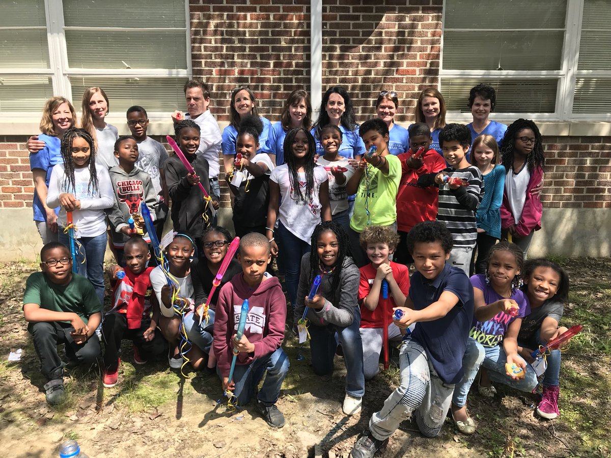 Tupelonewsguy's tweet photo. With 3rd grade friends at Lawhorn. #classcrowns #waterblasters #wcbinews https://t.co/c5le7w3etG