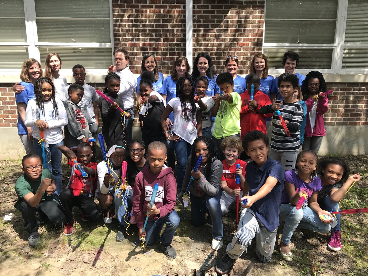 Tupelonewsguy's tweet photo. With 3rd grade friends at Lawhorn. #classcrowns #waterblasters #wcbinews https://t.co/c5le7w3etG