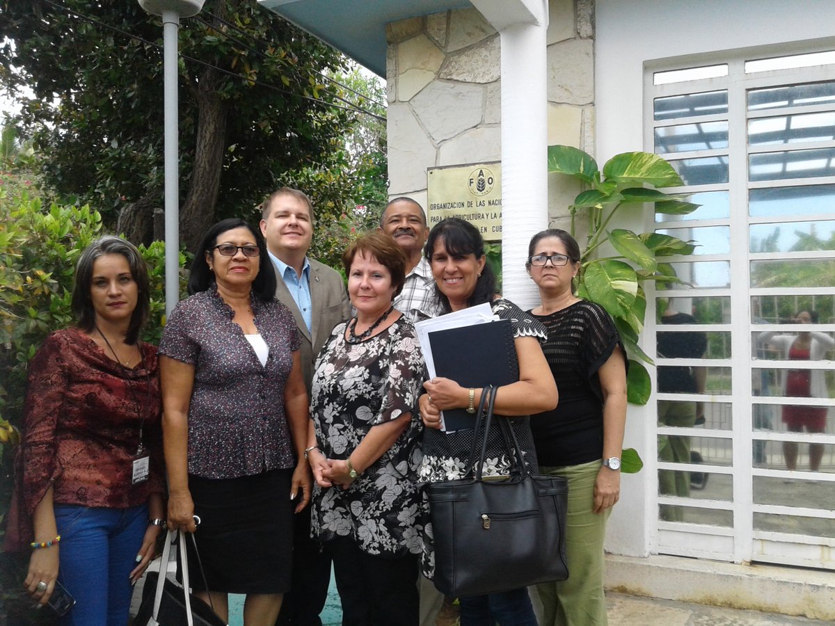 FAOCuba's tweet photo. El Dr. Leopoldo del Barrio, Coordinador del Proyecto Regional #ResistenciaAlosAntimicrobianos en #FAORLC , se reunió
hoy en #FAOCuba con representantes de organismos e instituciones clave del país, en aras de socializar y debatir los resultados en la gestión del proyecto. https://t.co/V2f3Veyvea