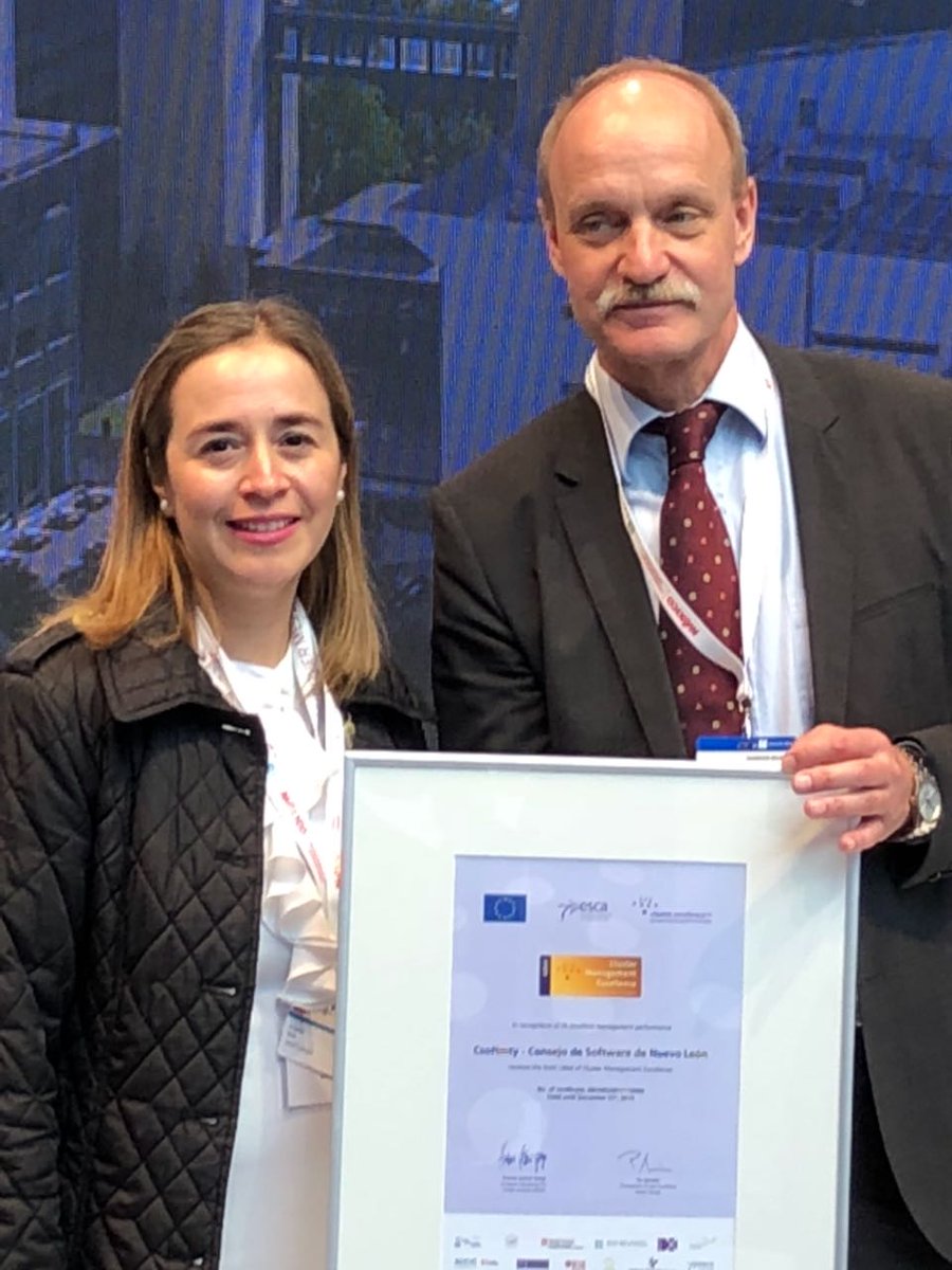 Csoftmty's tweet photo. En el marco de la “Feria Industrial, Hannover Messe”, #Csoftmty fue reconocido con la certificación de Oro de la ESCA, la cual fue otorgada por el Director de ESCA, Helmut Kergel.
#Clusters #Mexico #Prosoft #NuevoLeon #ESCA #GoldCluster #ICTMexicanCluster https://t.co/iFkvMd4UCC