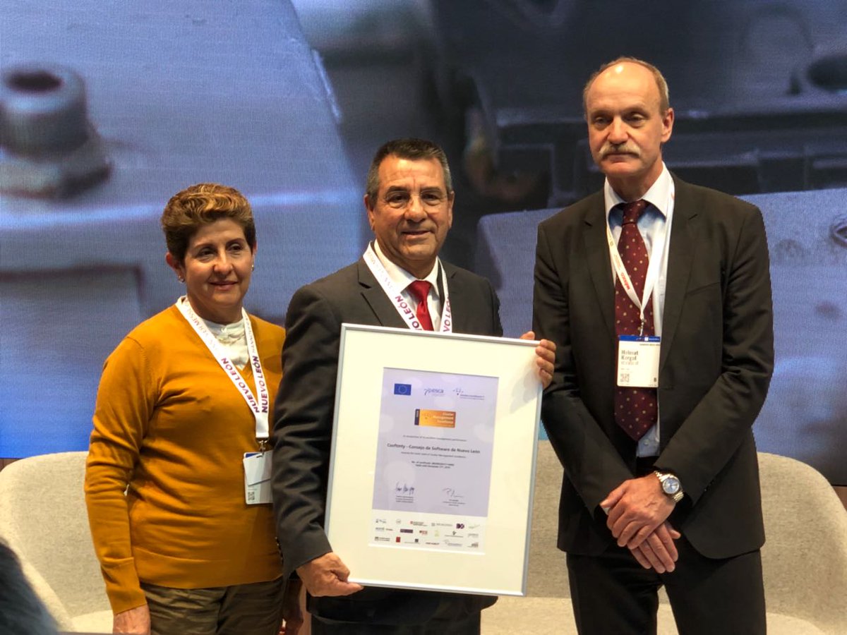 Csoftmty's tweet photo. En el marco de la “Feria Industrial, Hannover Messe”, #Csoftmty fue reconocido con la certificación de Oro de la ESCA, la cual fue otorgada por el Director de ESCA, Helmut Kergel.
#Clusters #Mexico #Prosoft #NuevoLeon #ESCA #GoldCluster #ICTMexicanCluster https://t.co/iFkvMd4UCC