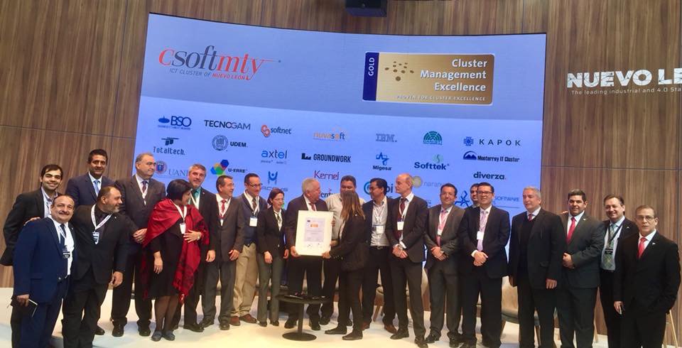Csoftmty's tweet photo. En el marco de la “Feria Industrial, Hannover Messe”, #Csoftmty fue reconocido con la certificación de Oro de la ESCA, la cual fue otorgada por el Director de ESCA, Helmut Kergel.
#Clusters #Mexico #Prosoft #NuevoLeon #ESCA #GoldCluster #ICTMexicanCluster https://t.co/iFkvMd4UCC