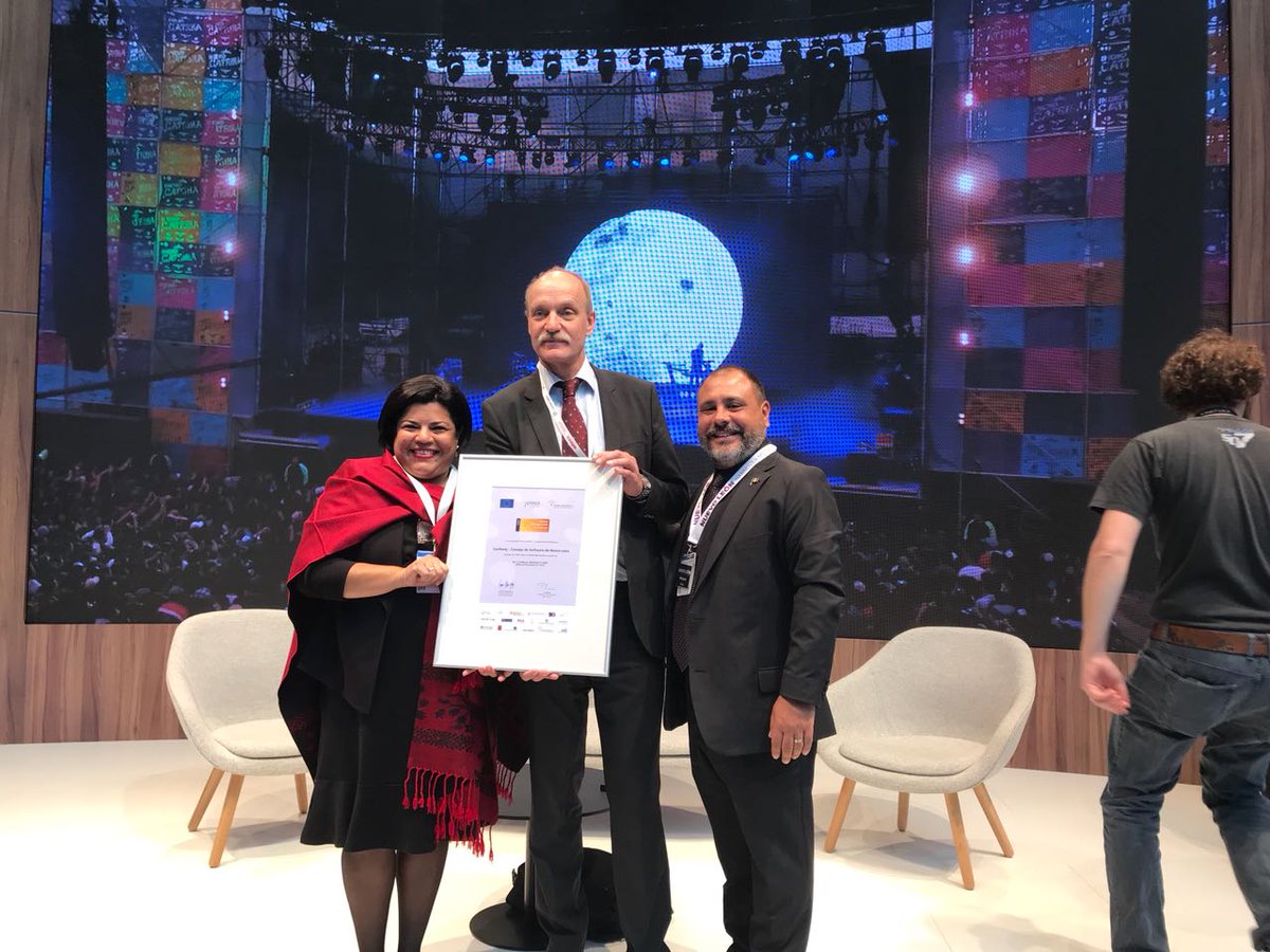 Csoftmty's tweet photo. En el marco de la “Feria Industrial, Hannover Messe”, #Csoftmty fue reconocido con la certificación de Oro de la ESCA, la cual fue otorgada por el Director de ESCA, Helmut Kergel.
#Clusters #Mexico #Prosoft #NuevoLeon #ESCA #GoldCluster #ICTMexicanCluster https://t.co/iFkvMd4UCC